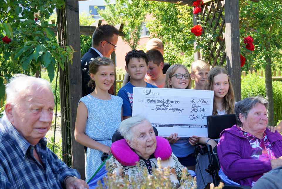 Erdbeertag in der Seniorenresidenz „ Drei Gleichen“ Apfelstädt